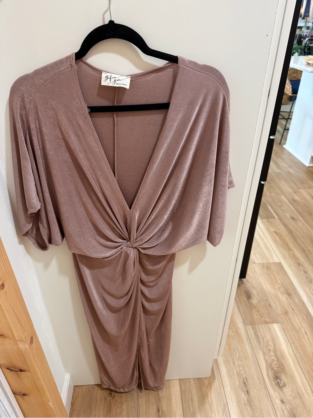 Mauve Asymmetrical Twist-Front Women’s Dress size large women’s boutique